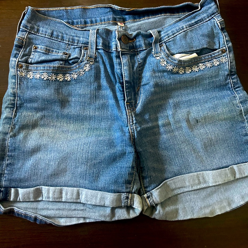 Levi flower shorts size 28
